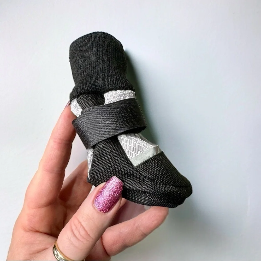 Dog Boots Winter Shoes Waterproof Reflective Cold Weather Wear Black Small New